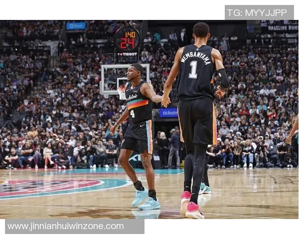 马刺展现惊人韧性逆转19分创赛季新高再度演绎逆转传奇